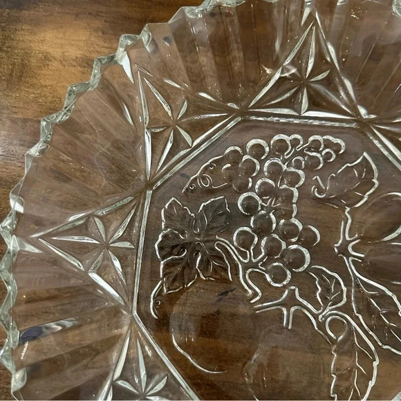 Federal Glass Co. 11" Wavy Clear Glass Bowl with Pioneer Fruit Pattern - Picture 4 of 6